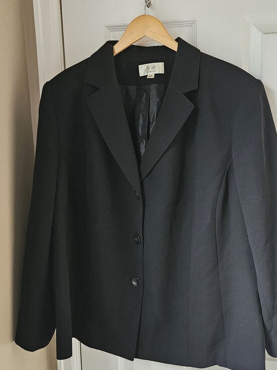 Le Suit Jackets & Blazers - Women's Plus Suit Jacket